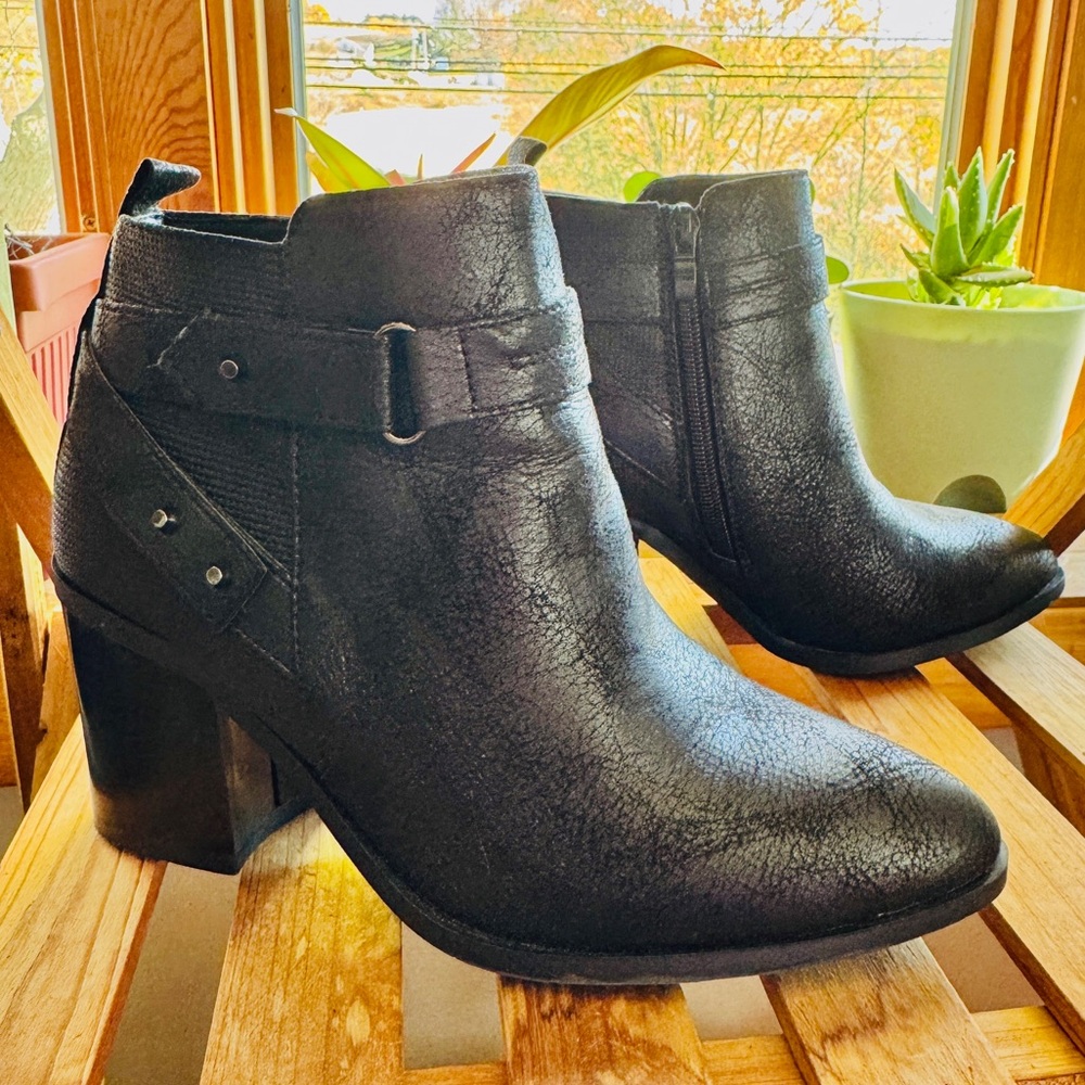🟢5/$20 Amanda Blu Black ANKLE BOOTS Mid-Heel Pointed Toe EUC Boho CHELSEA Moto